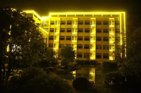 Yoron Hotel Отели рядом с достопримечательностью «Jiangxi Modern Polytechnic College»