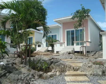 ชาลี บังกาโลว์ โรงแรมในเกาะสีชัง