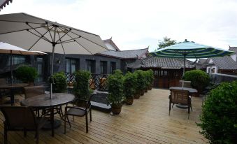 Blue Moon Valley Hotel (Lijiang Ancient City Dashuiche Branch)