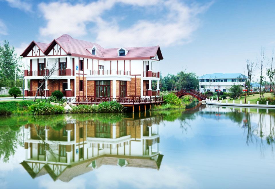 Oriental Garden Hotel - Housity