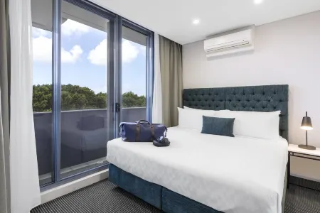 Meriton Suites Waterloo