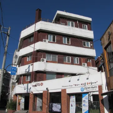 Empathy Guesthouse Отели рядом с достопримечательностью «Железнодорожная станция Тэгу»