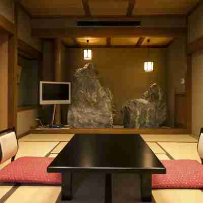 銘石の宿かげつ Rooms