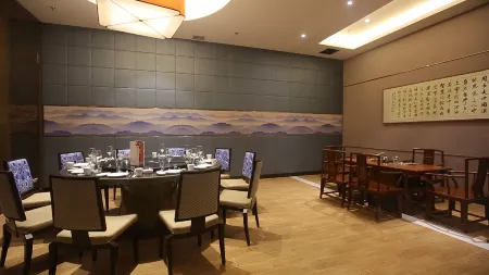 Jinling Holiday Hotel Отели рядом с достопримечательностью «Jintai Taoist Temple»