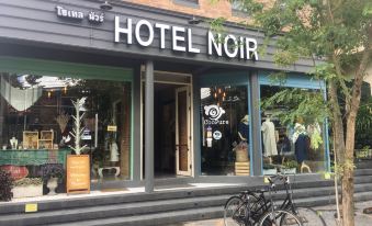 Hotel Noir