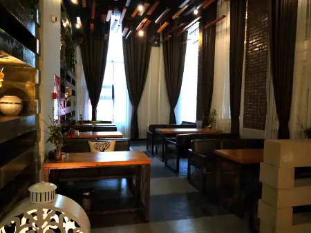 Shanshe Hotel Отели рядом с достопримечательностью «Bashanhongjun Park»