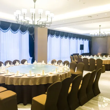 Longemont Hotel Отели рядом с достопримечательностью «Теси»