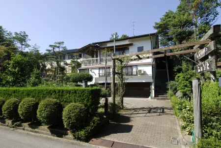 Wafu Pension Furusato Отели рядом с достопримечательностью «Totoro Hodatsushimizu Town»