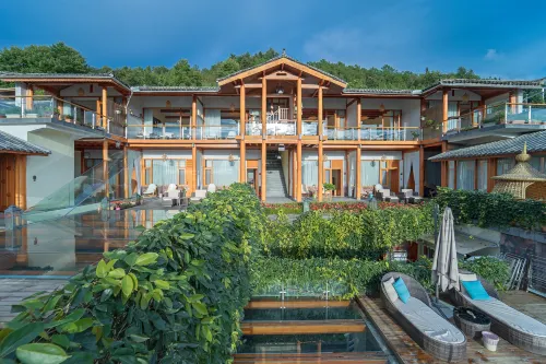 Lanyue Li·Linggan Senyang Natural Ore Hot Spring Resort 360° View Beautiful Stay (Heshun Branch) - Parking