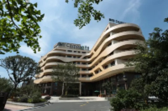 Campanile Hotel (Huzhou Taihu Lake Resort) Hotels near Huzhou Movie Town (Louwailou Scenic Area)