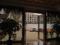 Pinkehuai Fashion Hotel (Qujing Mo San Factory) Hotels near Jiajiawang Shopping Plaza Qilin Garden Branch