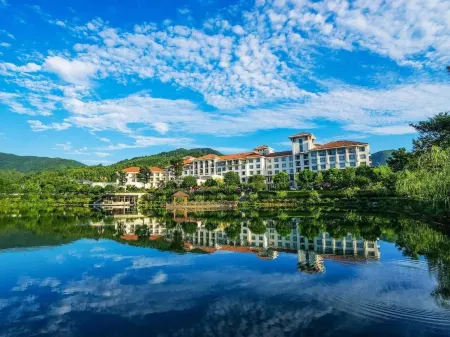 Yixing Bamboos International Conference Center Отели рядом с достопримечательностью «Holy Land of Taozu—Bamboo Tip Corridor»