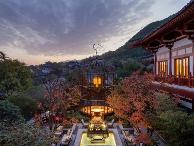 HUAQING PALACE RESORT & SPA