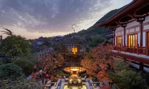 HUAQING PALACE RESORT & SPA