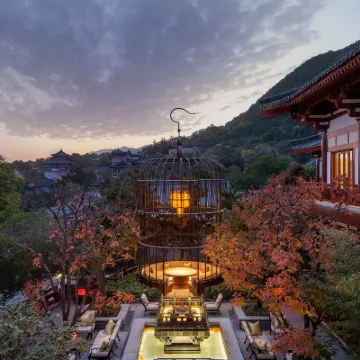 HUAQING PALACE RESORT & SPA Hotels near Huaqing Palace