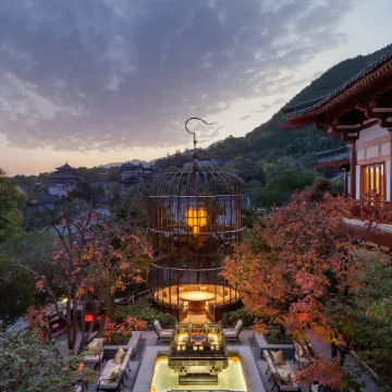 HUAQING PALACE RESORT & SPA