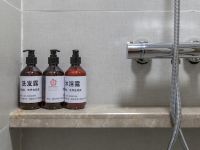 樱之梦酒店(武汉古田三路轻轨站店) - 阳光大床房
