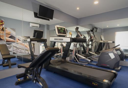 바티카 호텔 다르모 - 수라바야