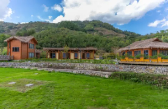 Xufuyan Aolantu RV Resort Camp (Fenghua Xikou Branch) Hotels near Xuedou Mountain