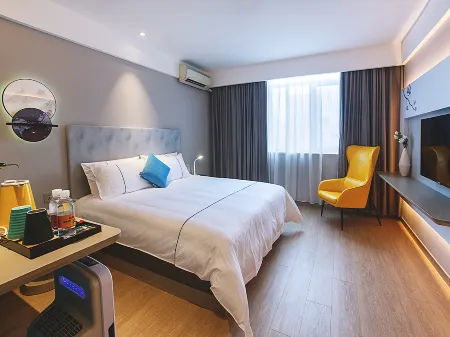 Magnotel Hotel (Wuhan Wushang Dream Times Baotong Temple Subway Station)