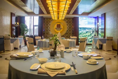 Petroleum Hotel Отели рядом с достопримечательностью «Hong Shi Xia»