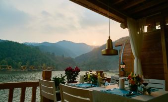 Jiurushan Hongyanrong Wooden Barrel Hotel