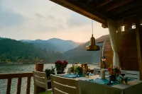 Jiurushan Hongyanrong Wooden Barrel Hotel