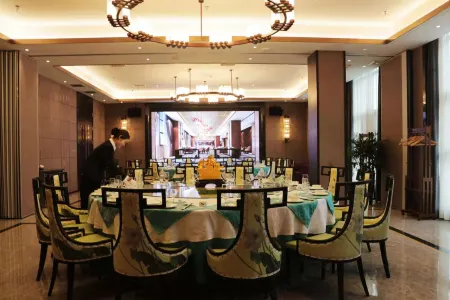 Ruiyun International Hotel Отели в г. Жуян