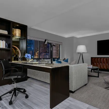 THE MANHATTAN AT TIMES SQUARE by IHG Отели рядом с достопримечательностью «Театр Гершвин»