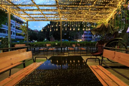 Yu Hill Hotel (Guilin Arctic Square)