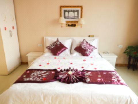 途窝假日酒店(祁县火车站昭馀古城店) - 途窝拾光大床房