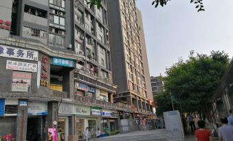 Chongqing Happy Time Theme Apartment