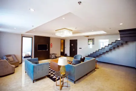 Kaiyuan Caesar Business Hotel Отели рядом с достопримечательностью «Chongshou Pagoda»