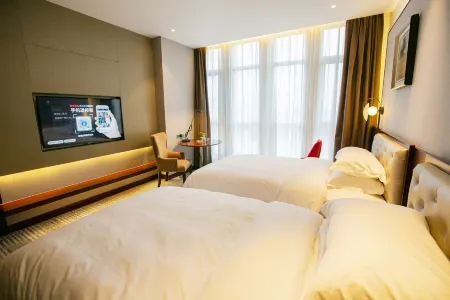 TAIZHOU RIVERVIEW INTERNATIONAL HOTE Отели рядом с достопримечательностью «Wangjiang Gate»