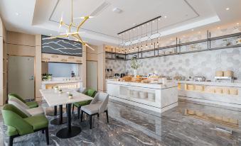 Atour Hotel (Kunming Dashanghui) - Housity