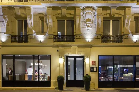 COQ Hotel Paris Отели рядом с достопримечательностью «Высшая нормальная школа»