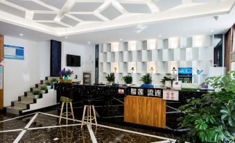 Durian Candy Select Hotel (Zhenjiang South High-speed Railway Station)
