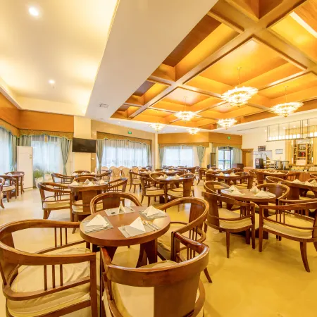 Baodun Lake Hushan Hot Spring Resort