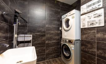 Holz Hotel (Shenyang International Exhibition Center New South Railway Station)