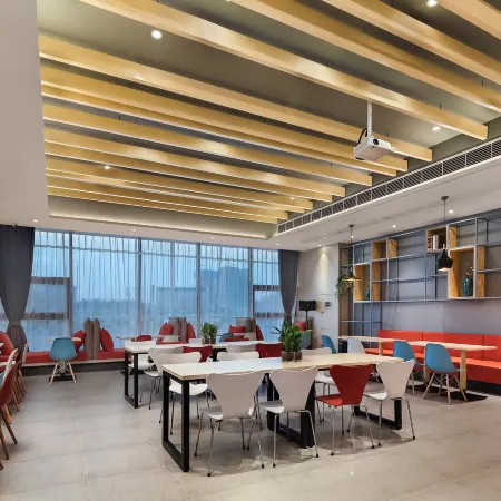 Ibis Hotel (Nanjing South Railway Station North Square)