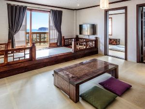 Jeju Hanok Hotel Hallagung