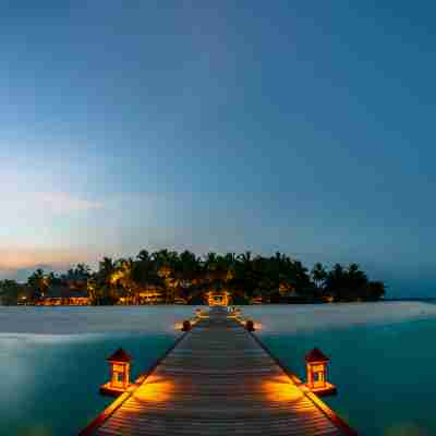 Banyan Tree Vabbinfaru Hotel Exterior