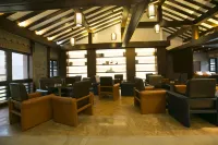Gongga cliff Hot Spring Hotel - Baarit