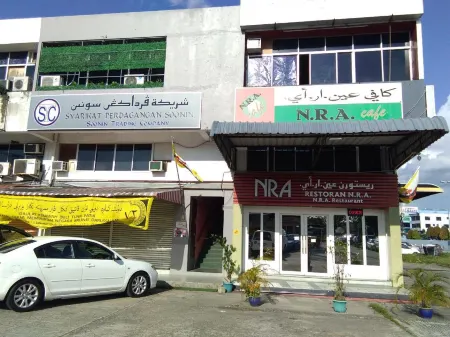 CoLiving Hostel Menglait Отели рядом с достопримечательностью «Yayasan Sultan Haji Hassanal Bolkiah Complex»