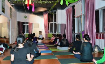 Longjin Business Hotel - Housity
