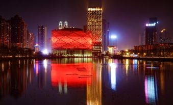 Gowei Lake View Cinema Hotel (Chuhe Han Street Subway Station Provincial Museum)