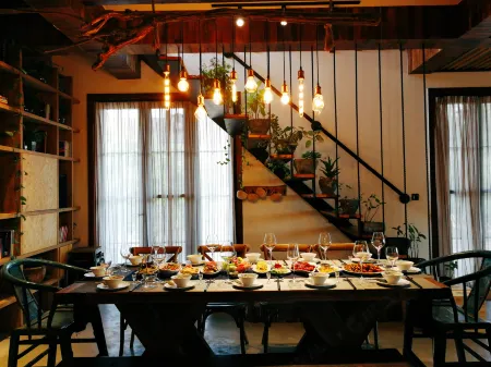 DongLi Country House Отели рядом с достопримечательностью «Shanghai Technical Institute of Electronics & Information»