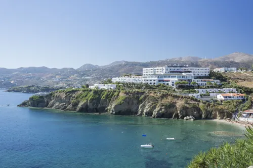 Peninsula Resort & Spa فنادق في أجيا بلاجيا