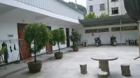 Zhuji Bijiang Inn