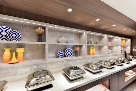 HanTing Premium Hotel (Shanghai Hongqiao Zhongshan West Road) Отели рядом с достопримечательностью «Donghua University(Yanan Road Campus)»